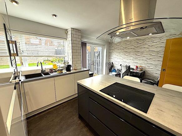 KITCHEN 2.jpg