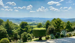 Photo of Provence-Alps-Cote d`Azur, Vaucluse, Lourmarin