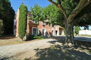 Photo of Provence-Alps-Cote d`Azur, Bouches-du-Rhne, Noves