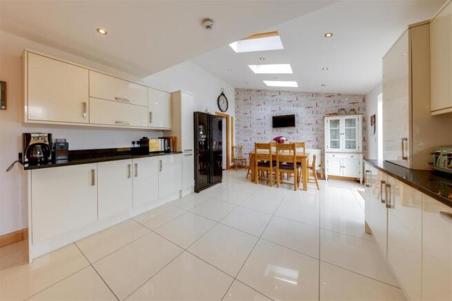 Open Plan Kitchen / Dining