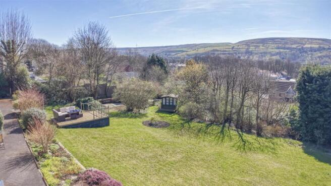 Rear Garden & View