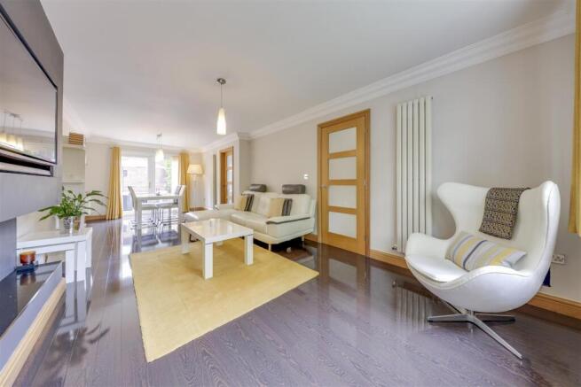 Lounge open to Dining