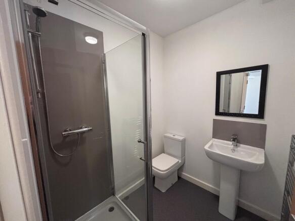 flat 6 bathroom
