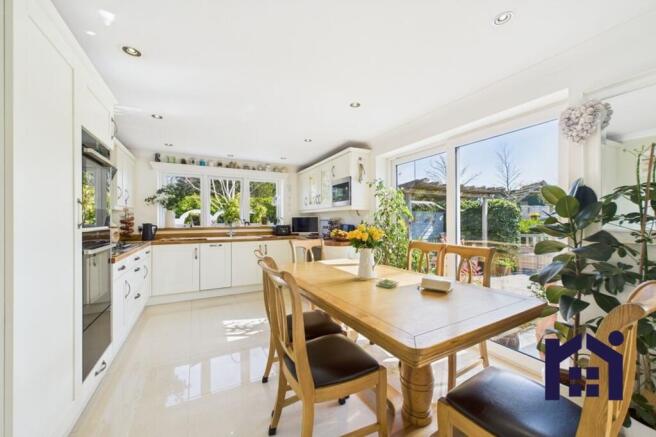 Dining kitchen