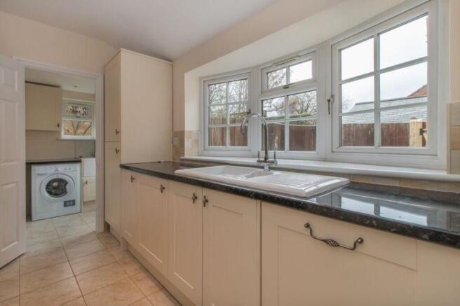 47010_5541539_IMG...