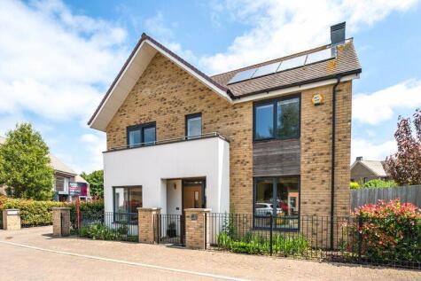 Cheshire Avenue, Locking Parklands - PRISTINE FAMILY HOME 