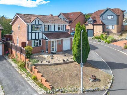 Fraser Close, Worle - GORGEOUS MOCK TUDOR HOME