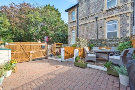 Queens Road, Weston Hillside - OUTSTANDING GARDEN FLAT