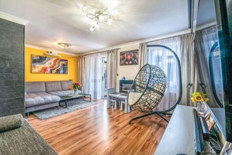 Damson Road, Locking Castle - 3 DOUBLE BEDROOMS