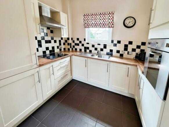 c8e24884-kitchen 202.jpg