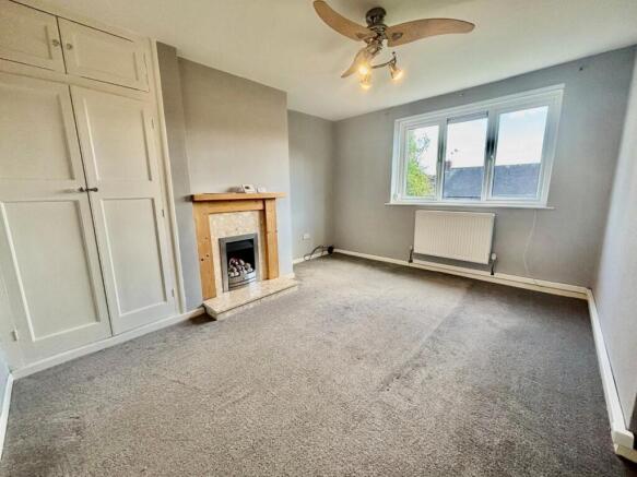 71 Greenwood Living Room 1.jpg