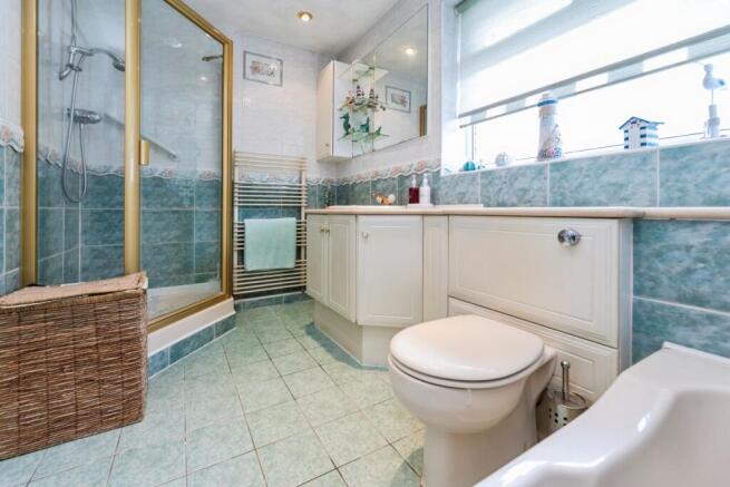 pbox-bathroom-332060.jpg