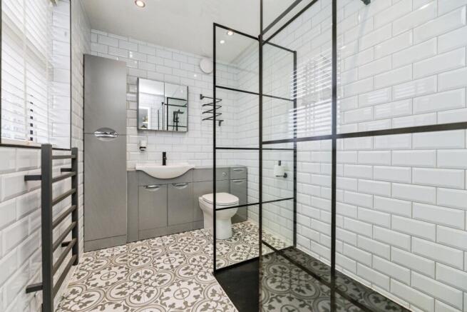 pbox-bathroom-346909.jpg