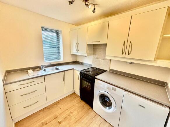 15 Sundew kitchen 1.jpg