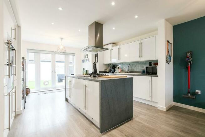 Kitchen/ Dining Room