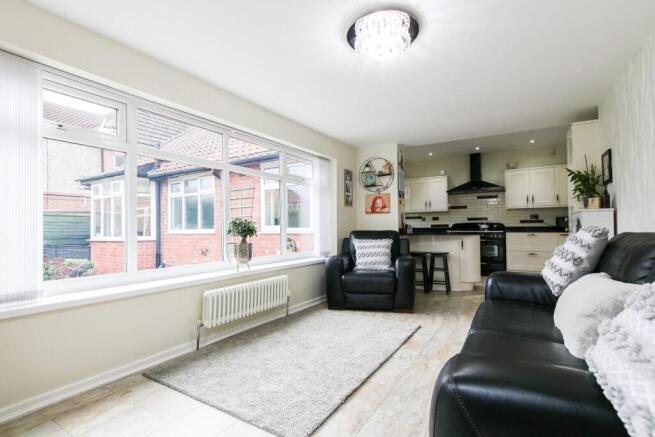 Kitchen / Living Area