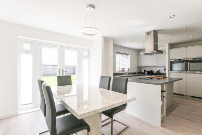 Kitchen/ Dining Room