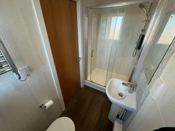 601 watson bathroom.jpeg