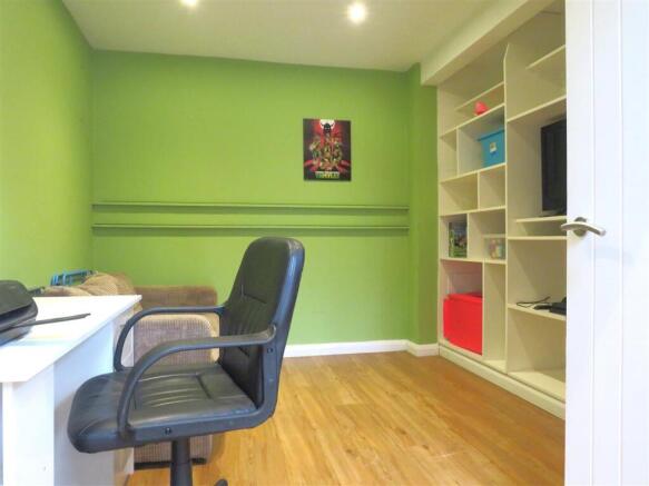 Play room or office.JPG
