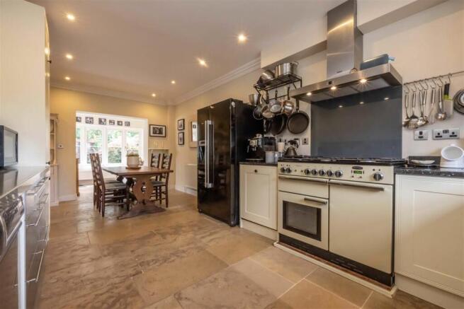 Kitchen dining room.JPG
