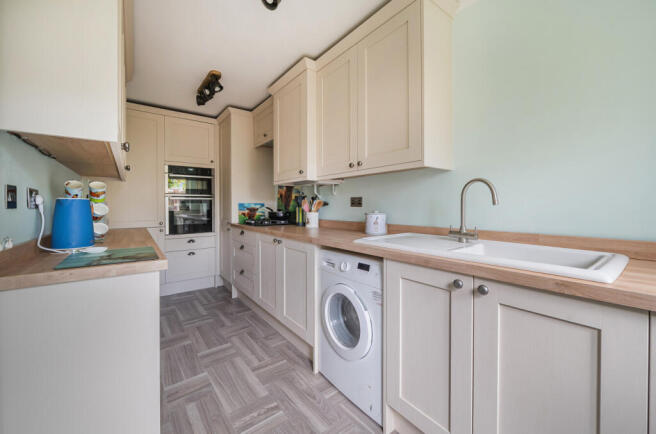 1376388-4-690b78c...