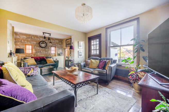 1384551-6-692595b...