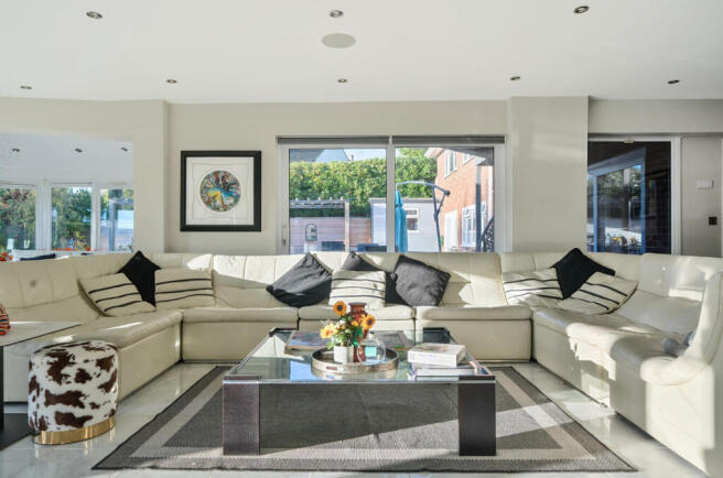 1371406-42-68fca0...