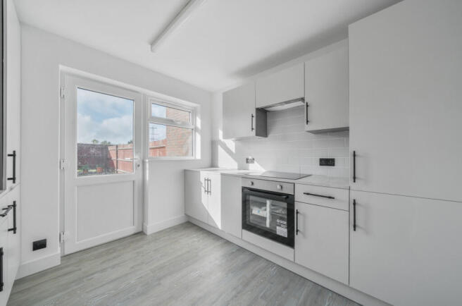 1371438-7-68f6419...