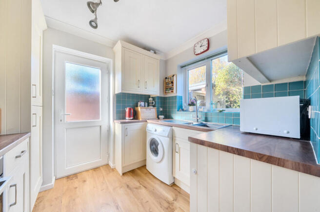 1380168-7-690f4b9...