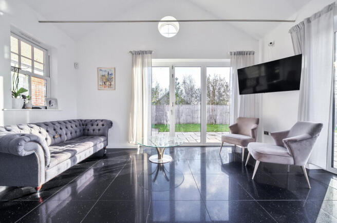 1384616-23-6929b3...