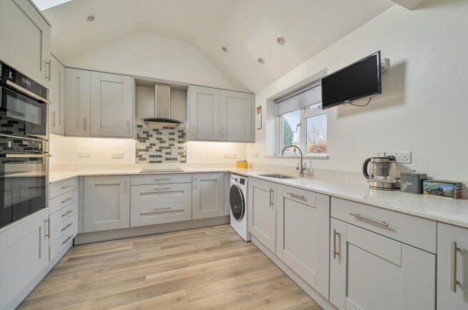 1394426-16-695cec...