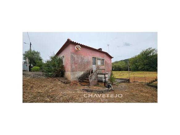 3 bedroom country house with annexes and land, very well located, 5km from Alvaiázere.