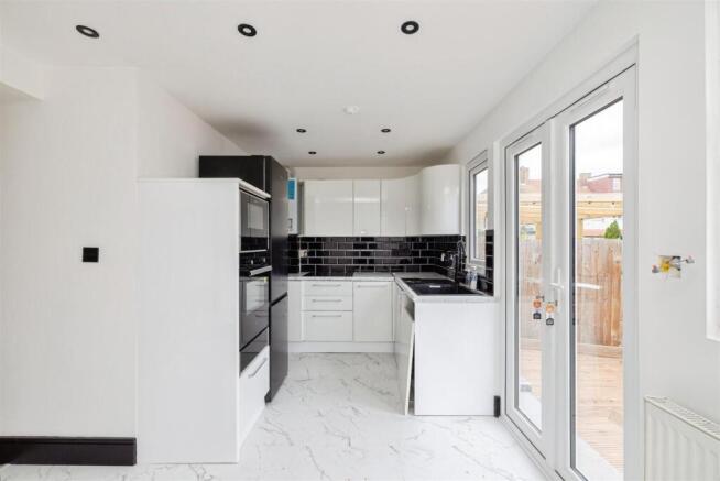 Kitchen 2.jpg