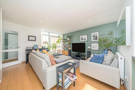 Castle Green, Weybridge