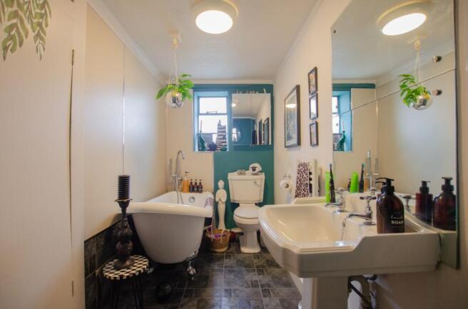 To Book A Viewing Call TPS Lostwithiel on 01208 87