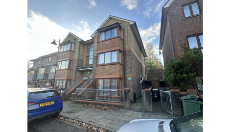 Flat 6 Raleigh Lodge, 40 Greenham Crescent, Chingford, London, E4