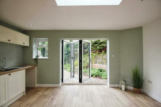 TRI-FOLD DOOR