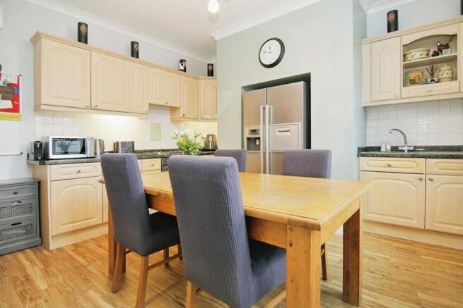 KITCHEN / DINER