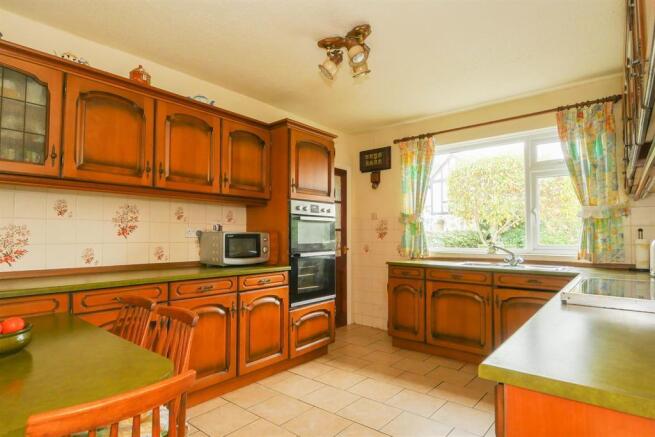 KITCHEN/BREAKFAST ROOM
