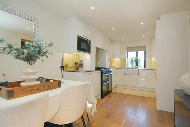 KITCHEN DINER
