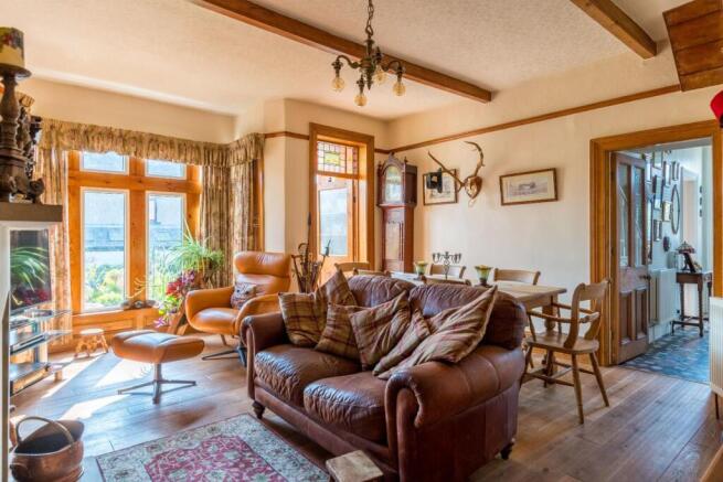 LIVING / DINNING ROOM