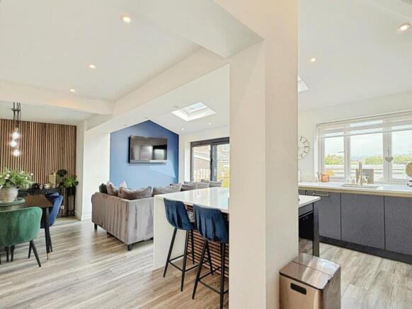KITCHEN / DINER