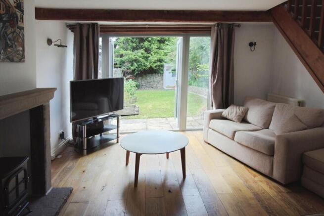 LIVING ROOM: