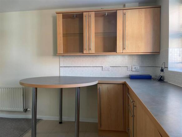 16 Ickworth - Kitchen 1.jpg