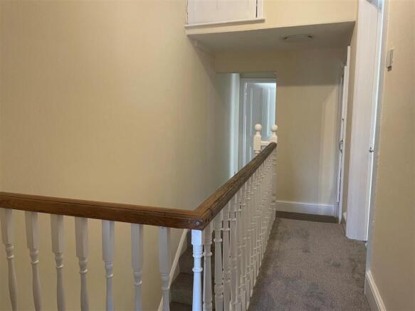 14a Badby Road - Hall Landing.jpg