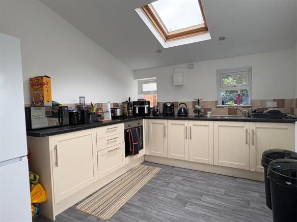 14b Badby Rd - Kitchen 1.jpg