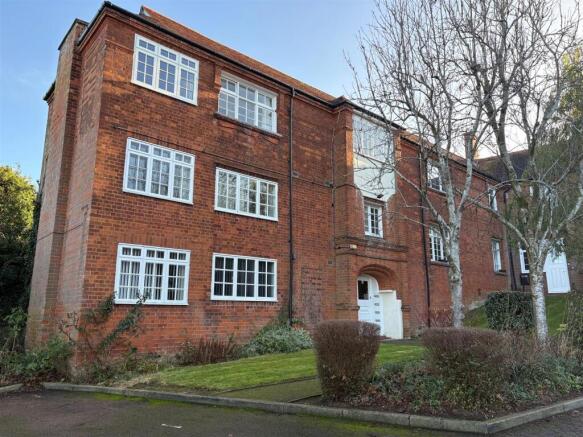 4 Wardens Lodge - Front.jpg