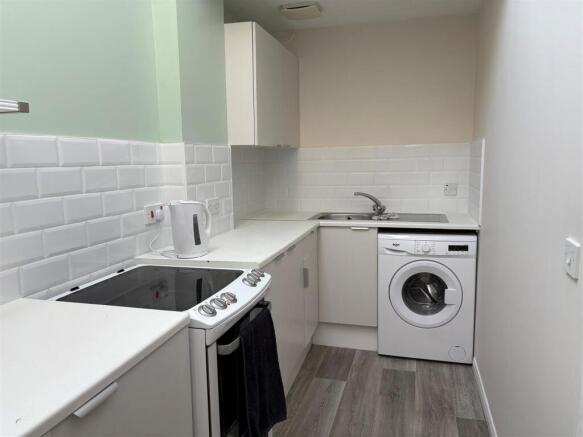 4 Wardens Lodge - Kitchen.jpg