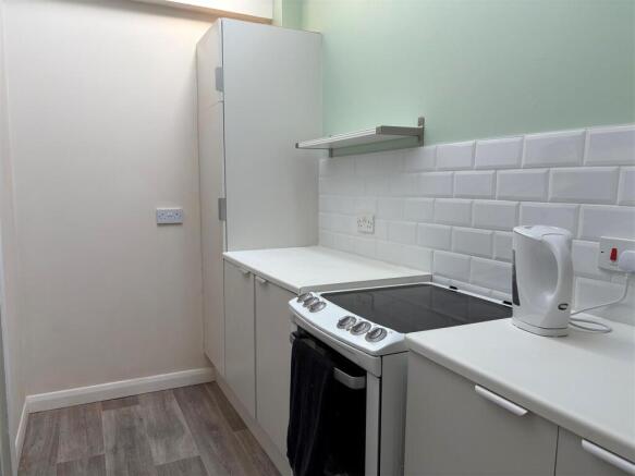 4 Wardens Lodge - Kitchen 1.jpg