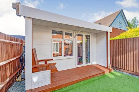 Priddy Place, Redhill, RH1